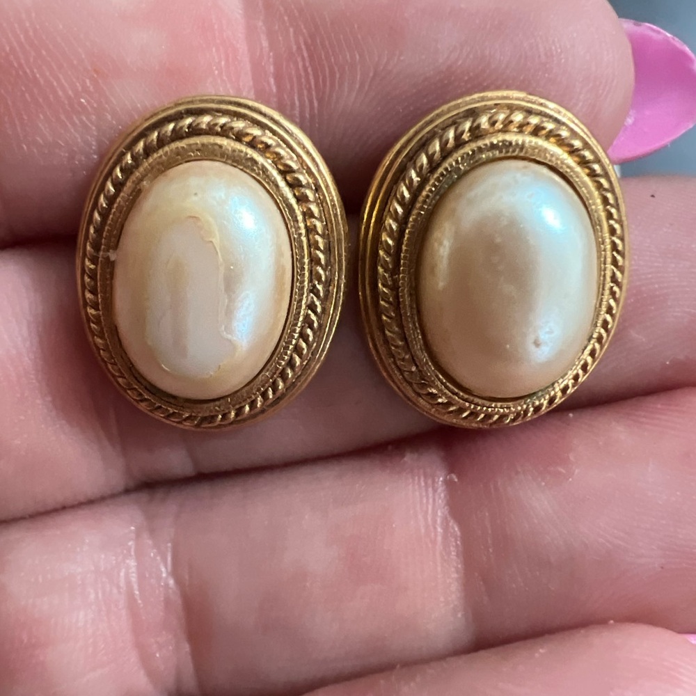 Vintage Gold and Cream Oval Earrings